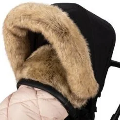 Bjällra Of Sweden Pelskrage, Nature